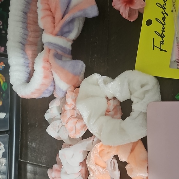 Accessory Set - Picture 9 of 12